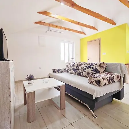 Pengo Apartment *