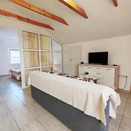 Pengo Apartment *